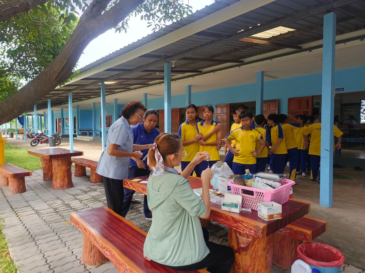 ฉีดวัคซีนป้องกันโรคมะเร็งปากมดลูก (HPV)